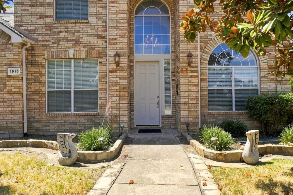 1915 Ledgemont Court Allen, TX 75013