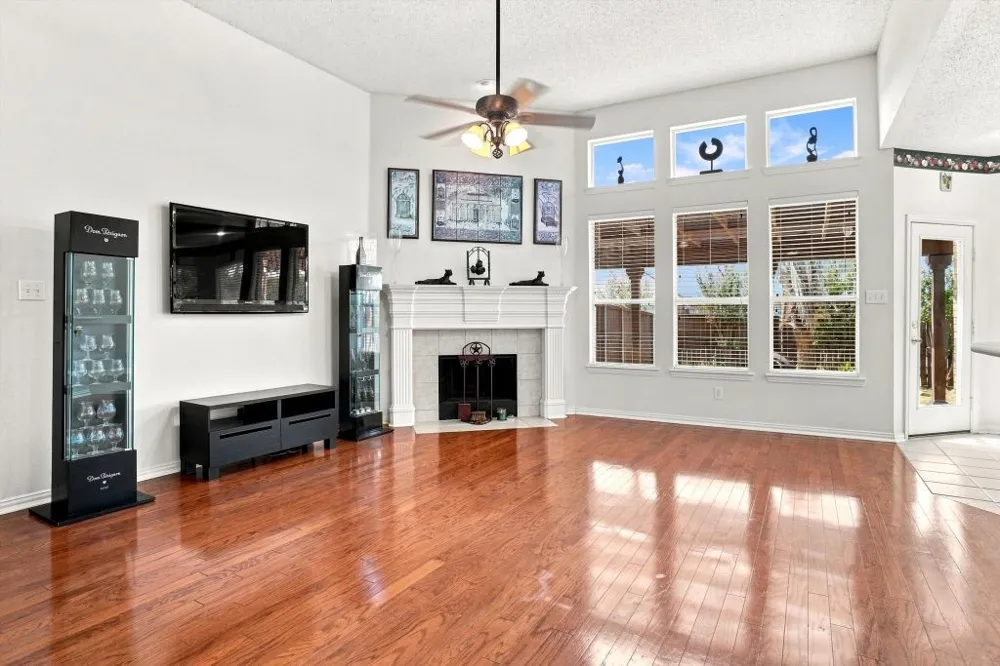 1915 Ledgemont Court Allen, TX 75013
