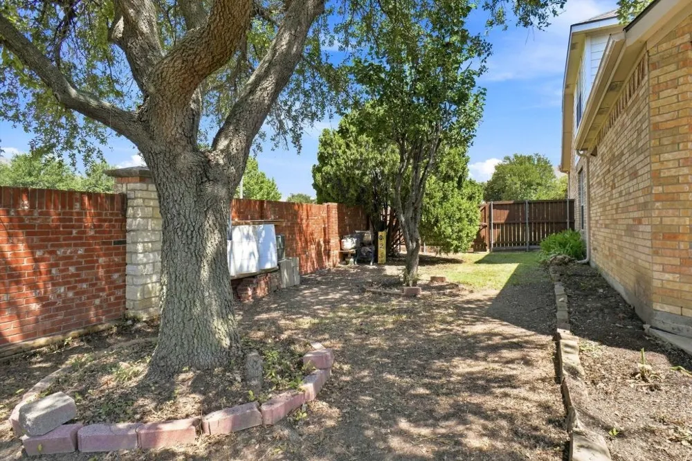 1915 Ledgemont Court Allen, TX 75013