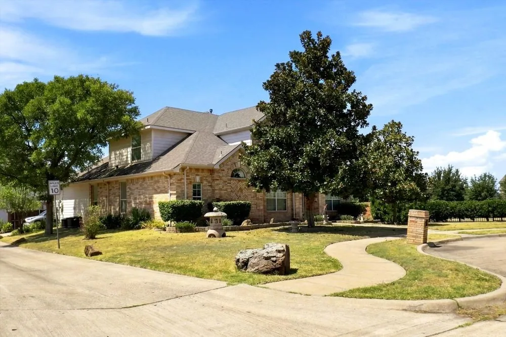 1915 Ledgemont Court Allen, TX 75013