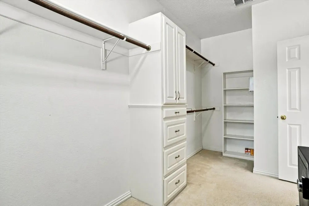 1915 Ledgemont Court Allen, TX 75013