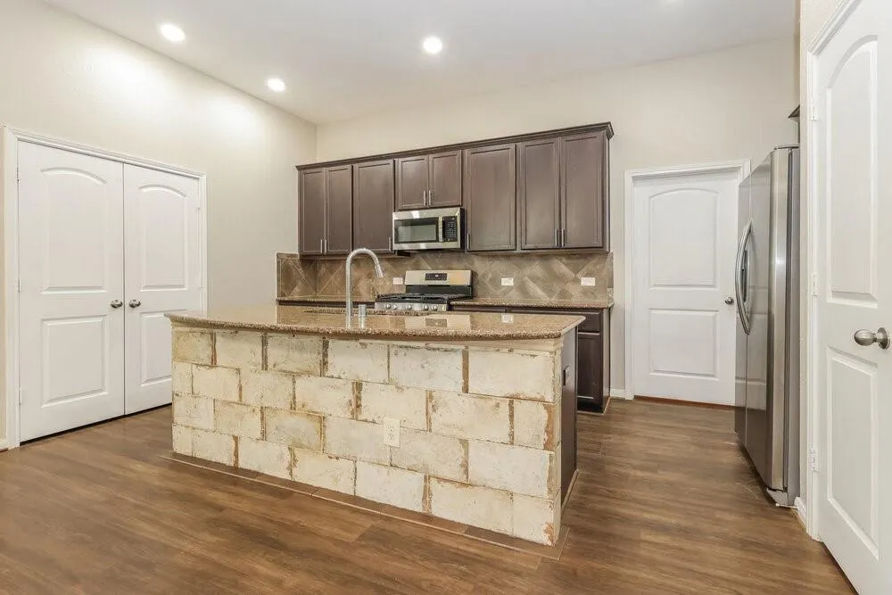 320 Terra Vista Circle Montgomery, TX 77356