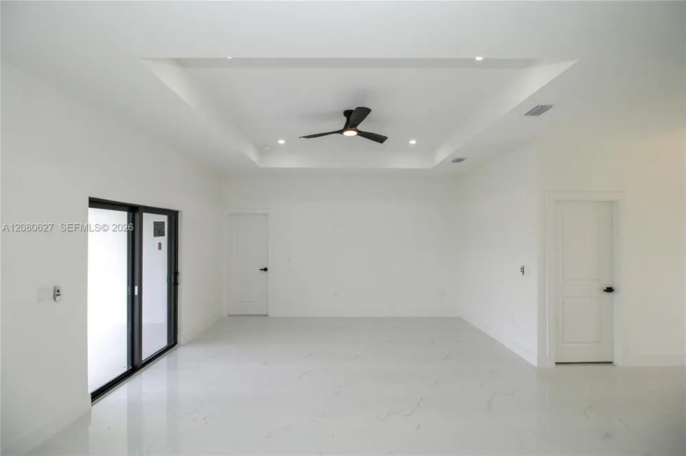 945 COMMODORE ST Lehigh Acres, FL 33974