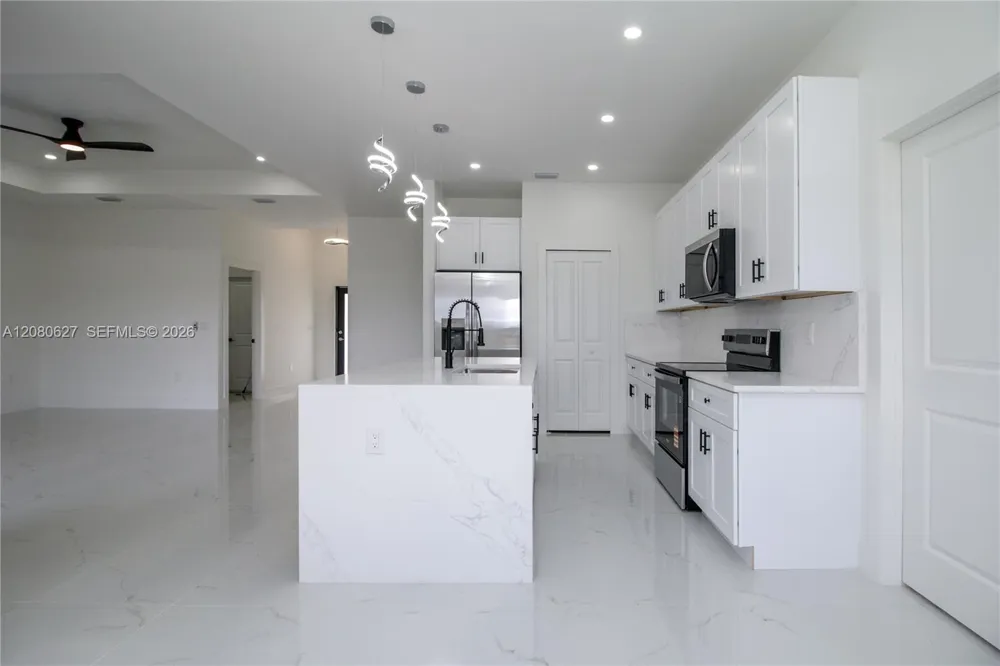 945 COMMODORE ST Lehigh Acres, FL 33974