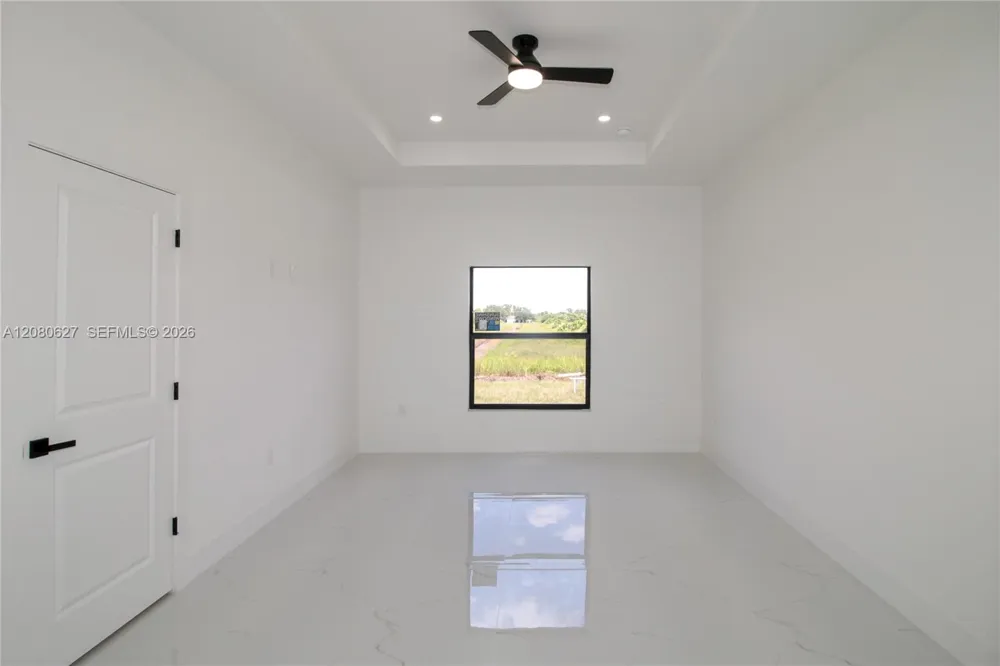 945 COMMODORE ST Lehigh Acres, FL 33974