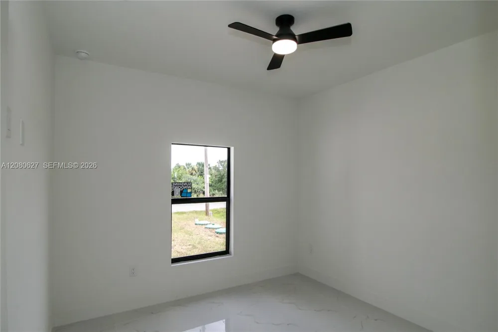 945 COMMODORE ST Lehigh Acres, FL 33974