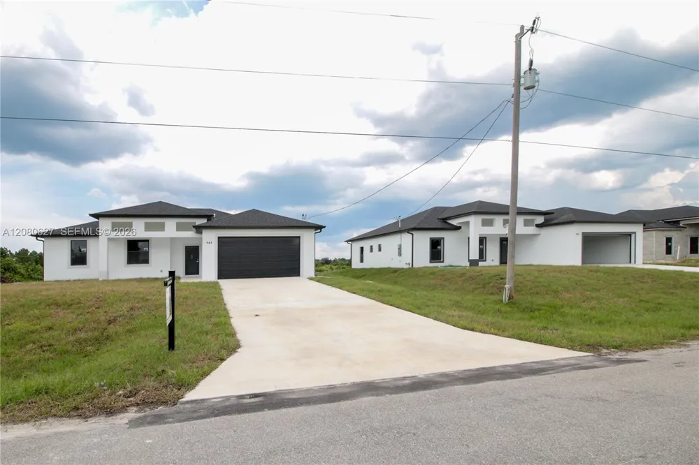 945 COMMODORE ST Lehigh Acres, FL 33974