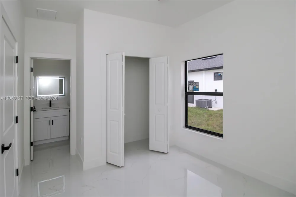 945 COMMODORE ST Lehigh Acres, FL 33974