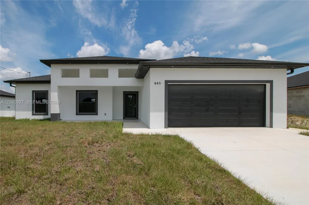 945 COMMODORE ST Lehigh Acres, FL 33974