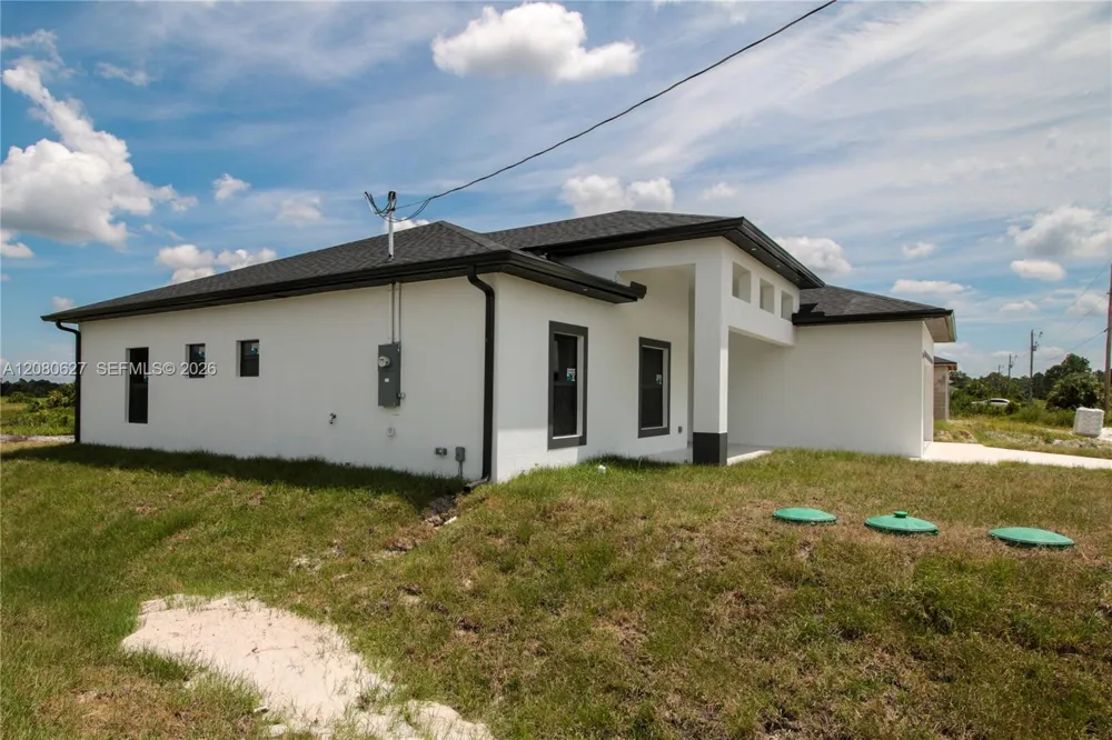 945 COMMODORE ST Lehigh Acres, FL 33974