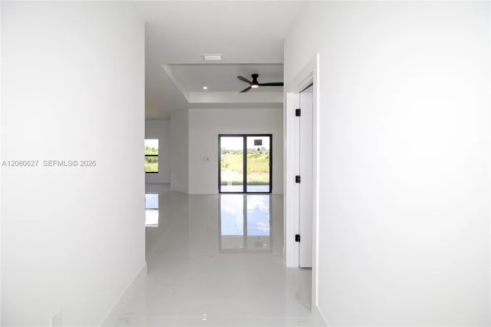 945 COMMODORE ST Lehigh Acres, FL 33974