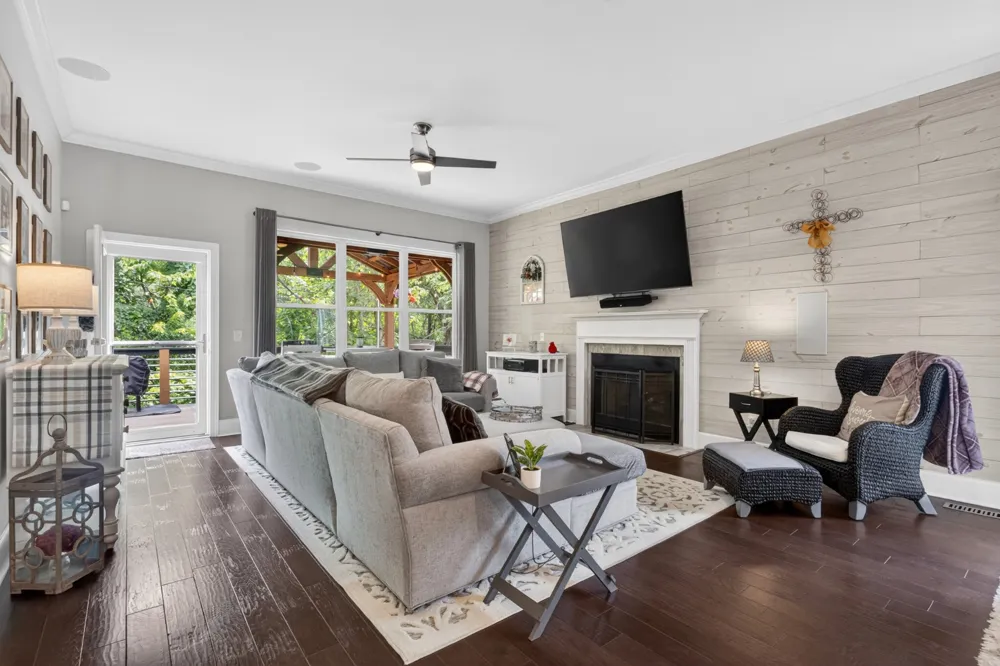 125 Ervin St Hendersonville, TN 37075