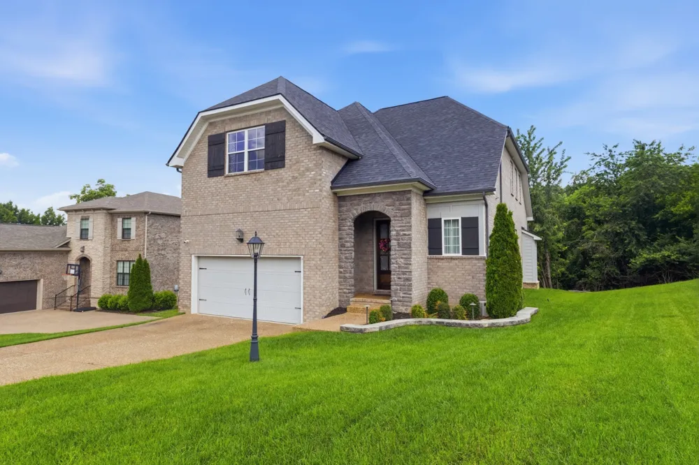 125 Ervin St Hendersonville, TN 37075