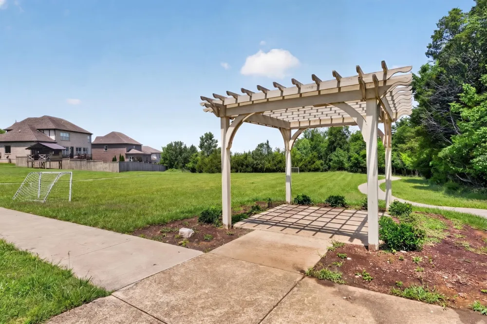 125 Ervin St Hendersonville, TN 37075