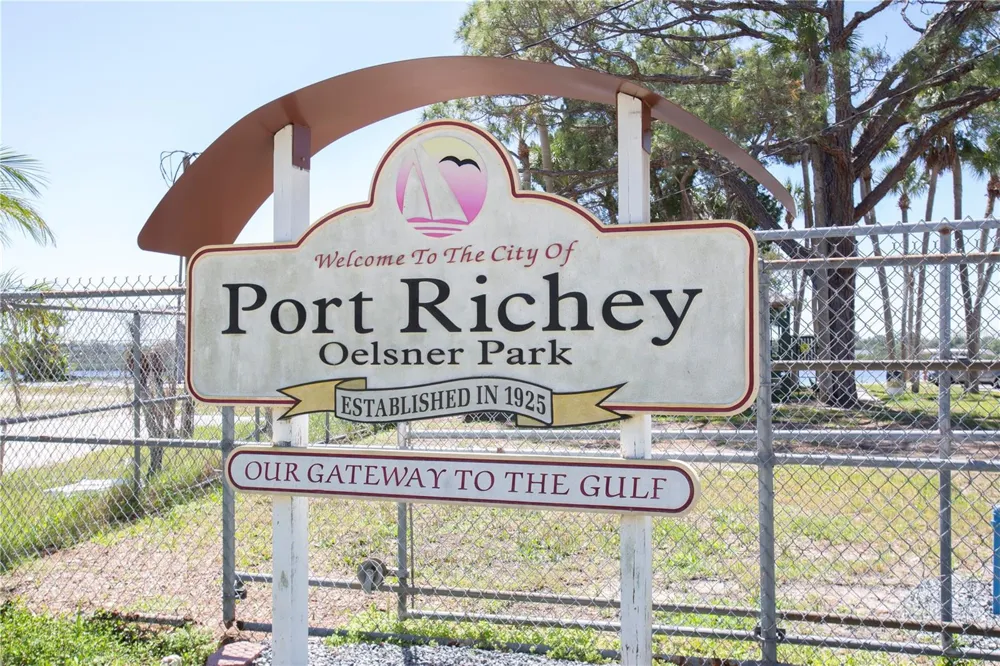 5274 MILLER BAYOU DRIVE Port Richey, FL 34668
