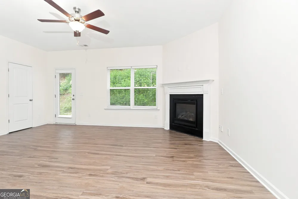 176 Bryon LN Acworth, GA 30102