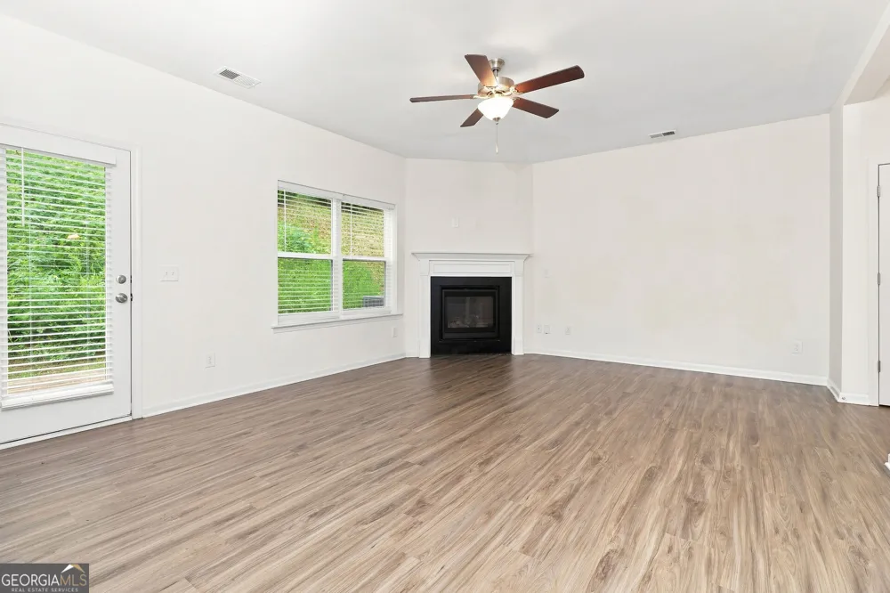 176 Bryon LN Acworth, GA 30102