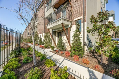 4316 Hartford Street #6