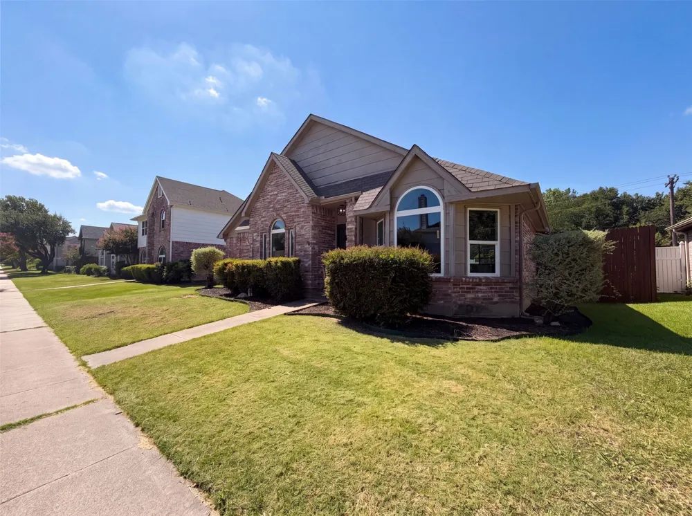 713 Lake Bluff Drive Flower Mound, TX 75028