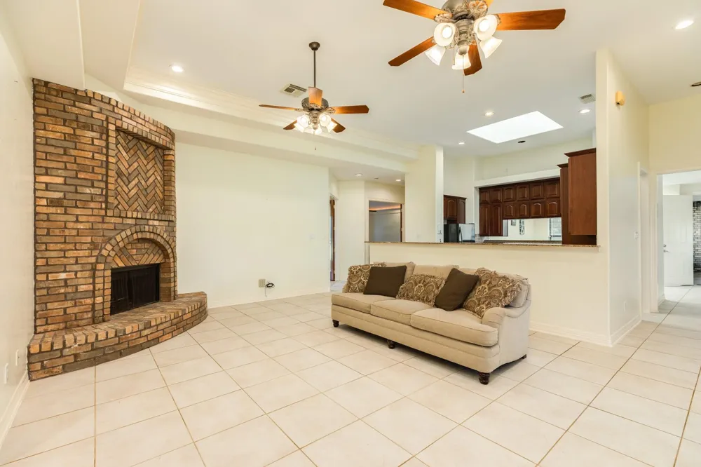 2418 Majestic Oaks Court Rosharon, TX 77583