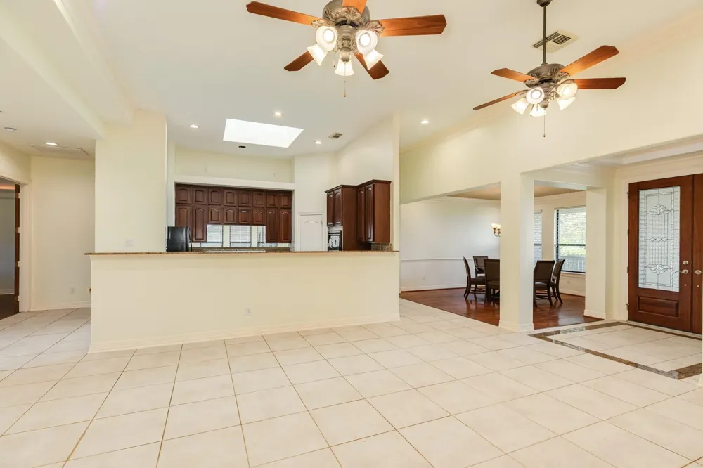 2418 Majestic Oaks Court Rosharon, TX 77583