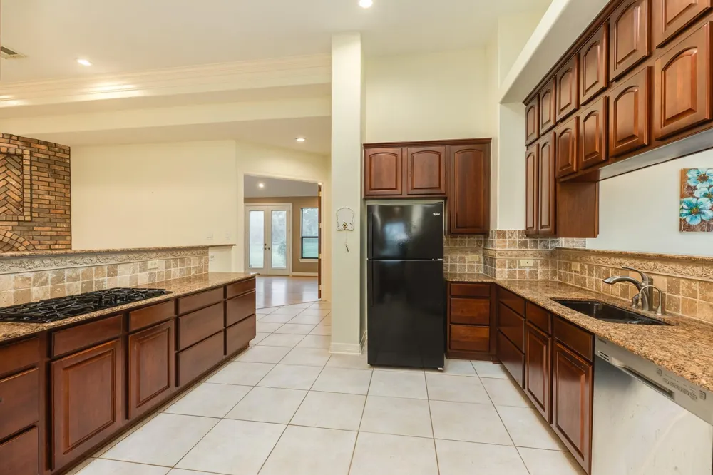 2418 Majestic Oaks Court Rosharon, TX 77583