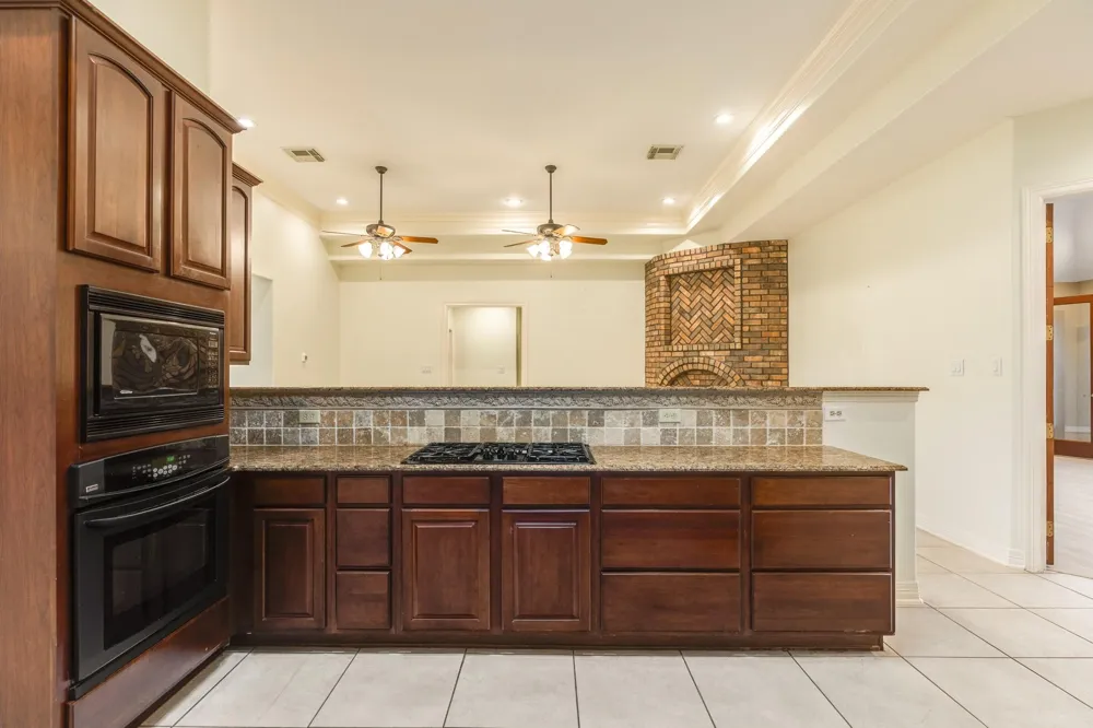 2418 Majestic Oaks Court Rosharon, TX 77583