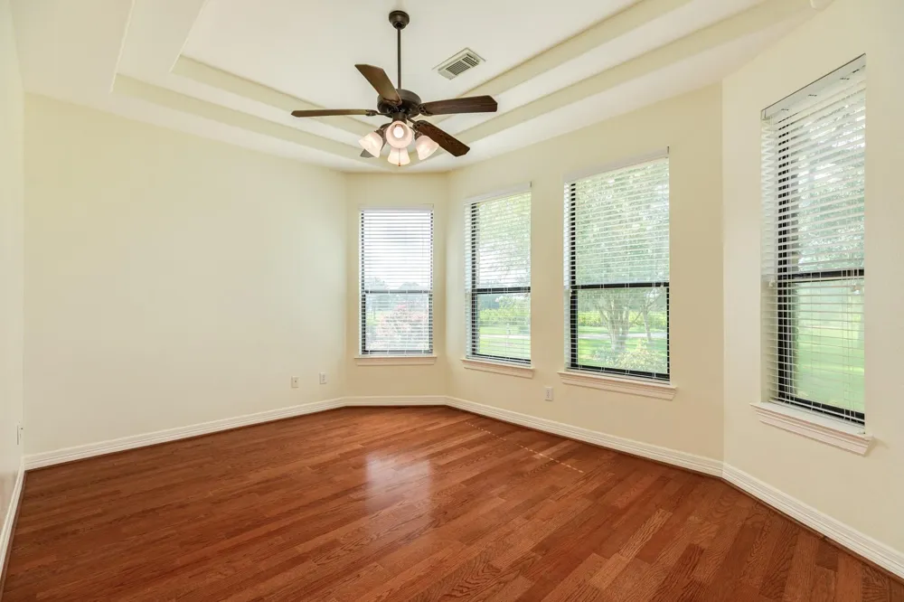 2418 Majestic Oaks Court Rosharon, TX 77583