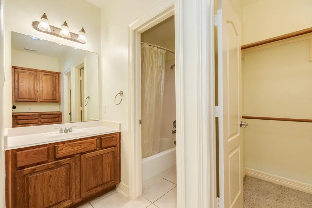 2418 Majestic Oaks Court Rosharon, TX 77583