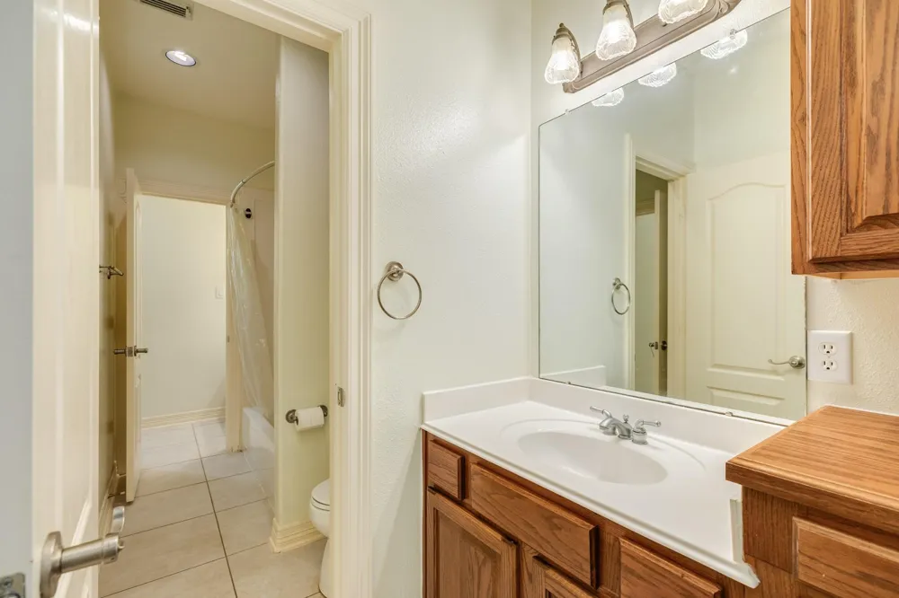 2418 Majestic Oaks Court Rosharon, TX 77583
