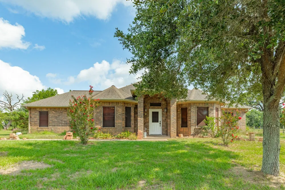 2418 Majestic Oaks Court Rosharon, TX 77583