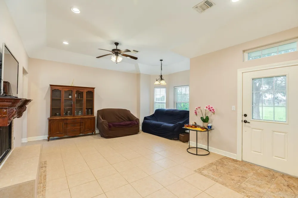 2418 Majestic Oaks Court Rosharon, TX 77583