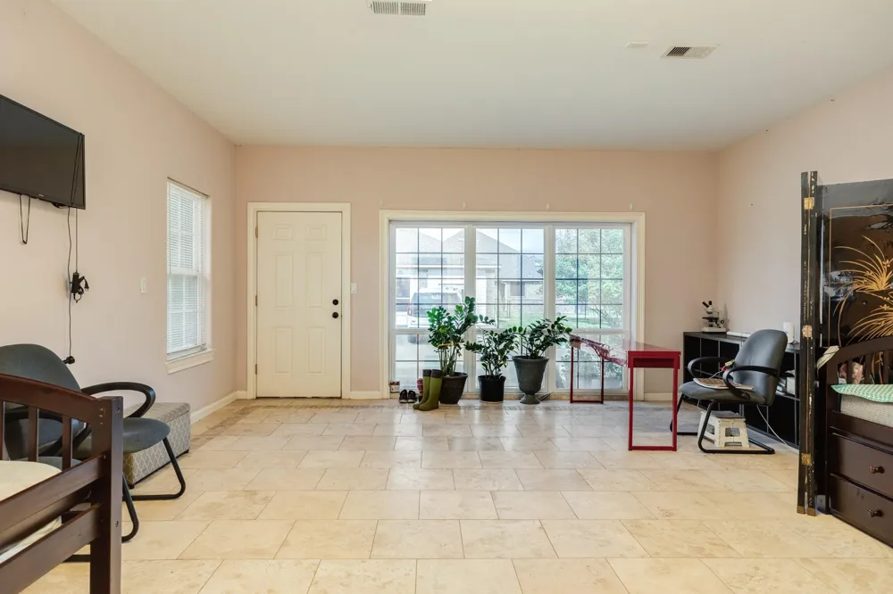 2418 Majestic Oaks Court Rosharon, TX 77583