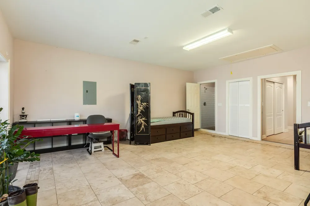 2418 Majestic Oaks Court Rosharon, TX 77583