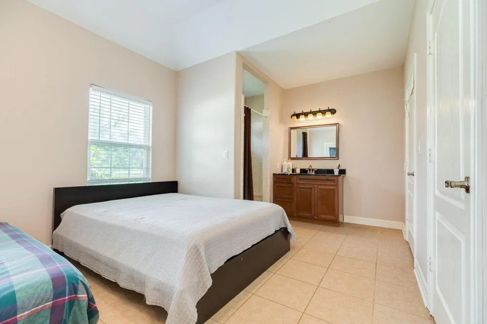 2418 Majestic Oaks Court Rosharon, TX 77583