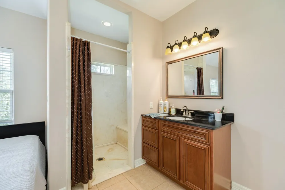 2418 Majestic Oaks Court Rosharon, TX 77583