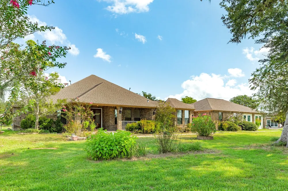 2418 Majestic Oaks Court Rosharon, TX 77583