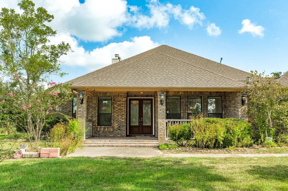 2418 Majestic Oaks Court Rosharon, TX 77583