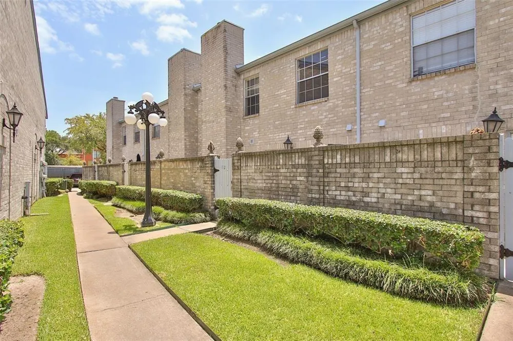 10603 S Wilcrest Drive #27 Houston, TX 77099