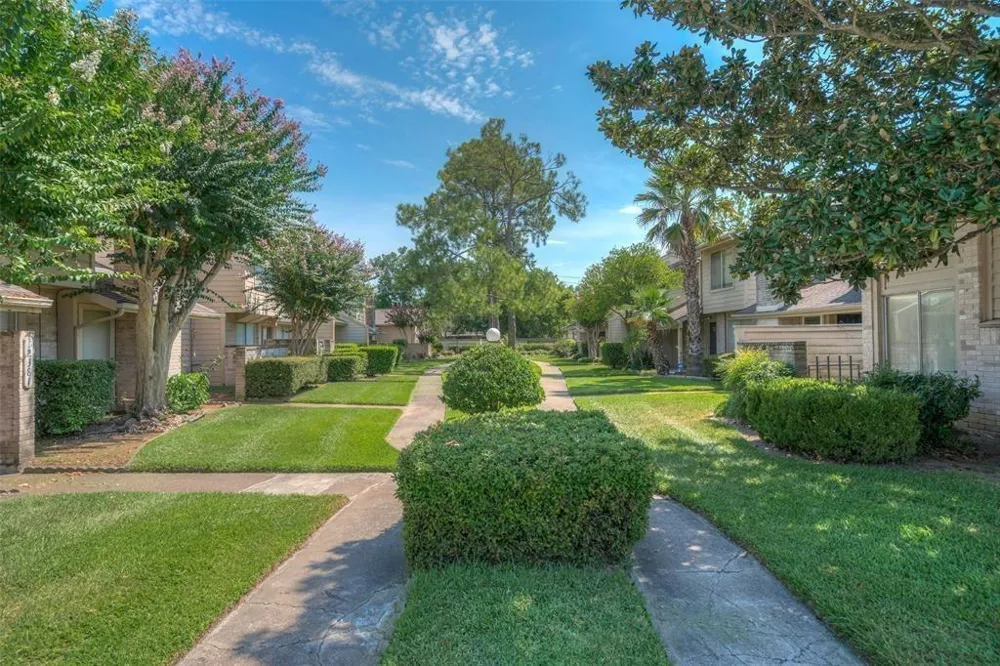 10603 S Wilcrest Drive #27 Houston, TX 77099