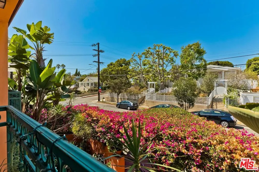 710 Pier Avenue #1 Santa Monica, CA 90405