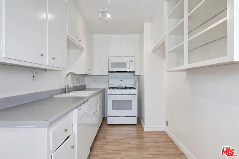 710 Pier Avenue #1 Santa Monica, CA 90405
