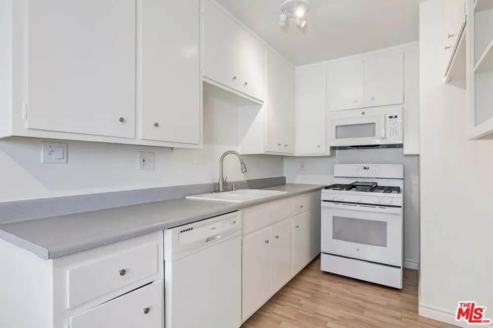 710 Pier Avenue #1 Santa Monica, CA 90405