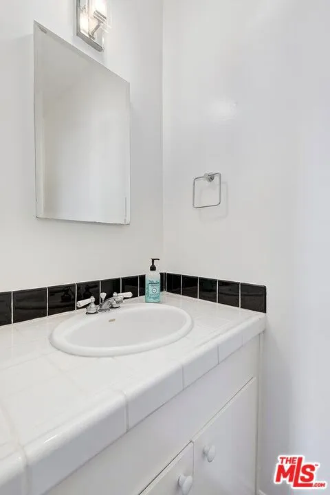 710 Pier Avenue #1 Santa Monica, CA 90405