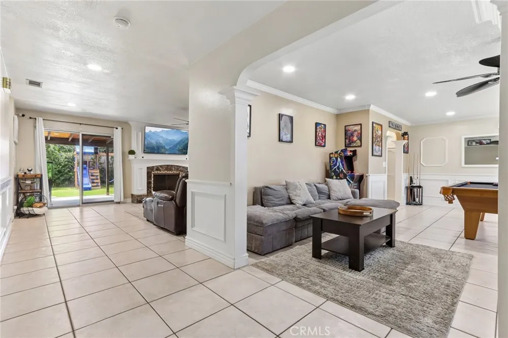 9228 Hawthorne Avenue Riverside, CA 92503