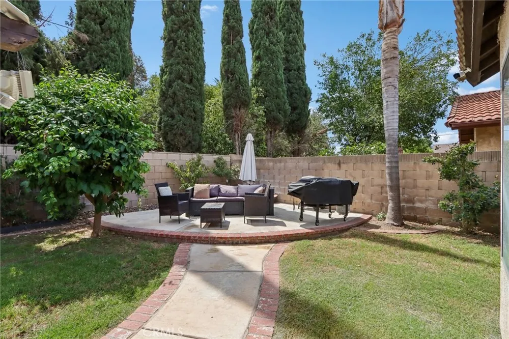9228 Hawthorne Avenue Riverside, CA 92503