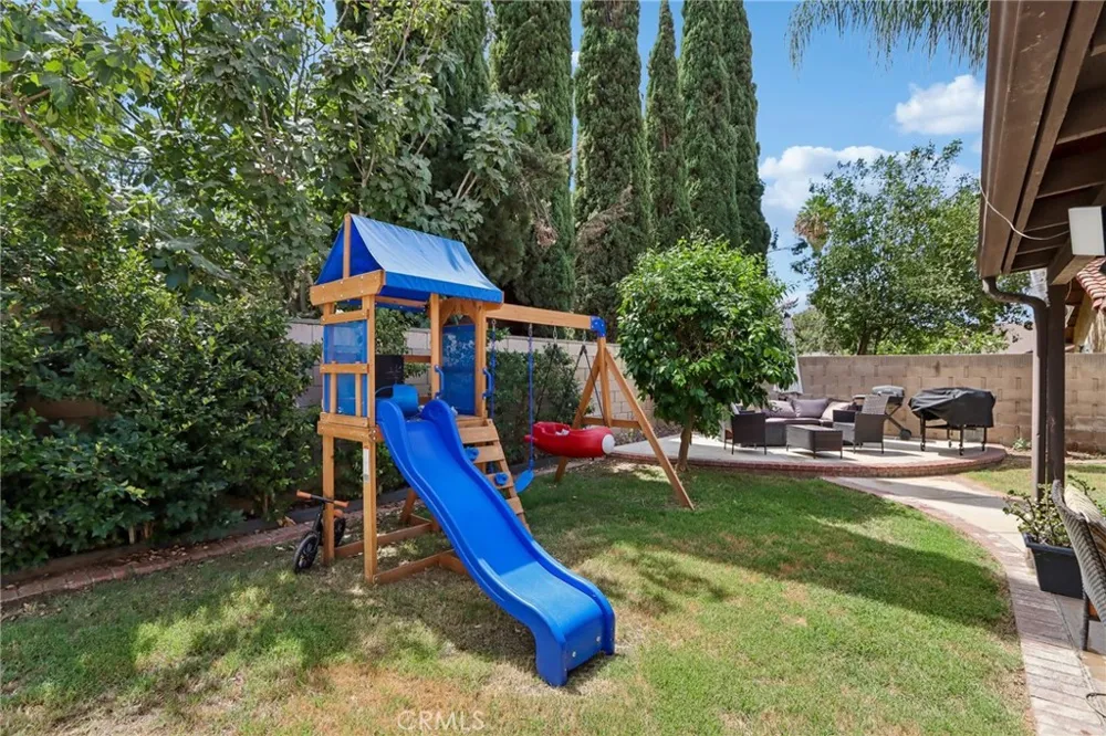 9228 Hawthorne Avenue Riverside, CA 92503