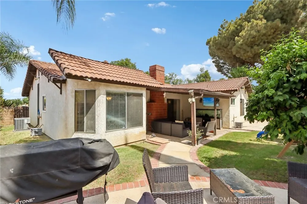 9228 Hawthorne Avenue Riverside, CA 92503