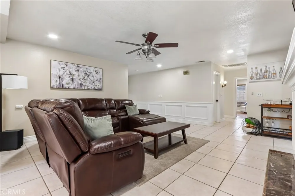 9228 Hawthorne Avenue Riverside, CA 92503