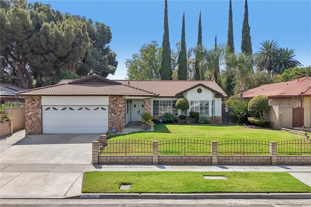 9228 Hawthorne Avenue Riverside, CA 92503